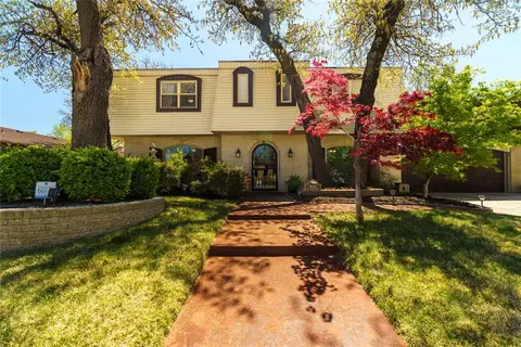 8020 Golden Oaks Rd, Oklahoma City, OK 73127