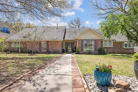 2416 Stonehenge Dr, Edmond, OK 73034