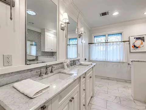 3900 Surrey Rd, Edmond, OK 73013