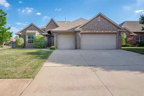 1841 Harvest Ct, Edmond, OK 73003