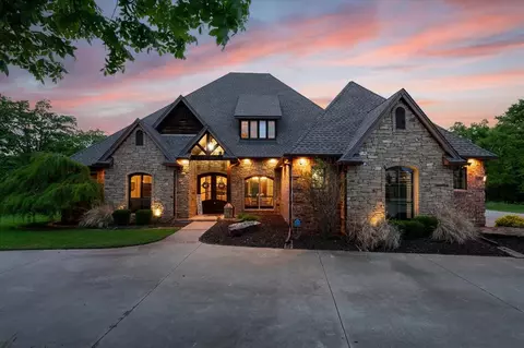 16559 Sandstone Cir, Choctaw, OK 73020