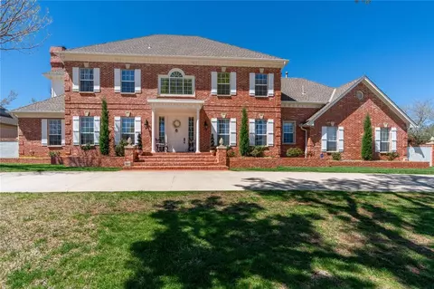 5605 Irvine Dr, Edmond, OK 73025