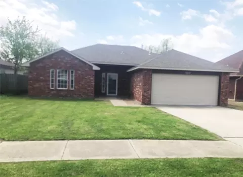 960 N Windermere Dr, Moore, OK 73160