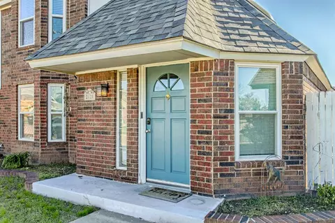 2128 Briarcliff Dr, Moore, OK 73170 photo 2