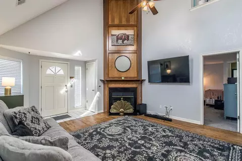 2128 Briarcliff Dr, Moore, OK 73170 photo 4
