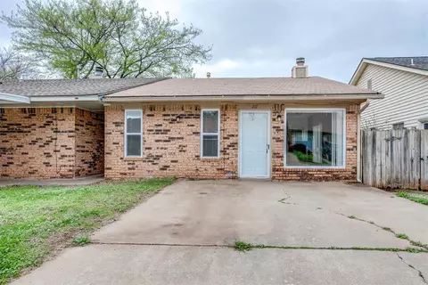 217 Hudson Pl, Midwest City, OK 73110
