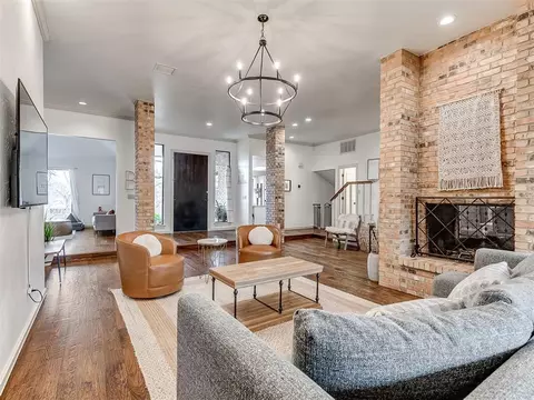 201 Crown Colony Ct, Edmond, OK 73034