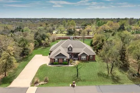 1450 Stone Crest Dr, Edmond, OK 73034