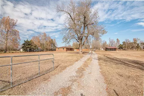 7401 S Cimarron Rd, Mustang, OK 73064