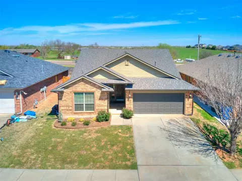 913 Bear Mountain Dr, Norman, OK 73069
