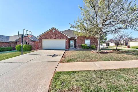 12524 SW 12th St, Yukon, OK 73099