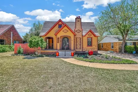932 E Cypress St, Altus, OK 73521 photo 1