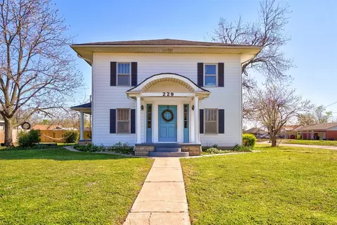 229 W Midland Ave, Shawnee, OK 74804