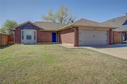 1816 SE 16th St, Moore, OK 73160