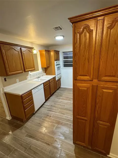 122 E Cherry Ave, Yukon, OK 73099 photo 4