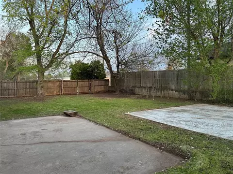 122 E Cherry Ave, Yukon, OK 73099 photo 3
