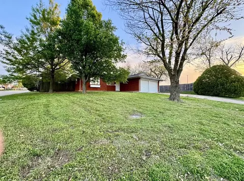 122 E Cherry Ave, Yukon, OK 73099 photo 2