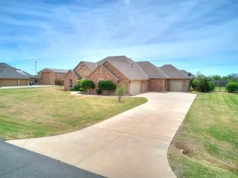 4640 Hillside Ln, Edmond, OK 73025