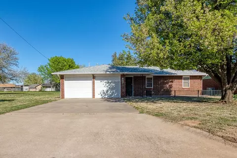607 S Noble Ave, Watonga, OK 73772