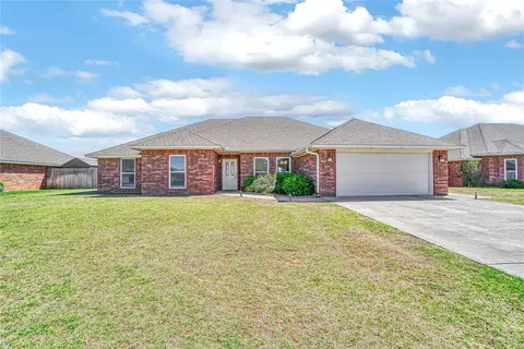 1804 Puma Dr, Altus, OK 73521