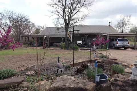 2011 S 14th St, Okemah, OK 74859