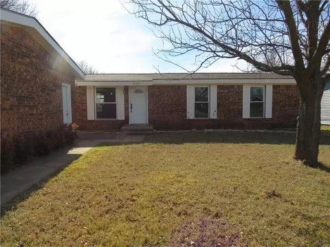2216 Memphis Dr, Norman, OK 73071 photo 1
