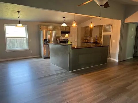 2216 Memphis Dr, Norman, OK 73071 photo 3