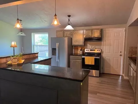 2216 Memphis Dr, Norman, OK 73071 photo 2