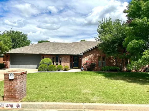 308 Peggy Dr, Elk City, OK 73644