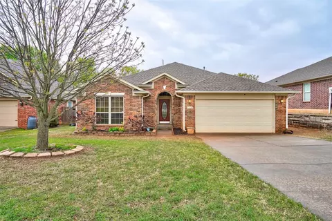 2504 Black Oaks Cir, Norman, OK 73071