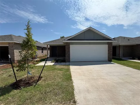 11452 SW 12th St, Yukon, OK 73099