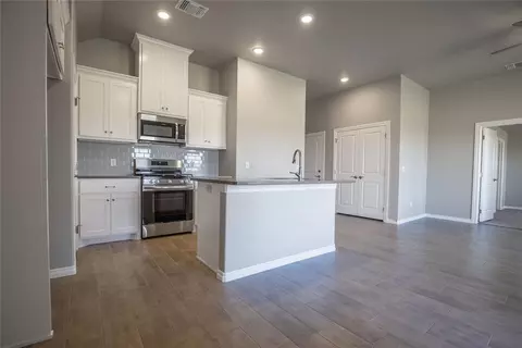 10365 SW 55th Ter, Mustang, OK 73064