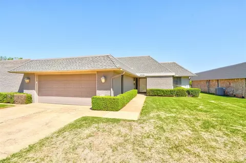 3925 Tamarisk Dr, Oklahoma City, OK 73120