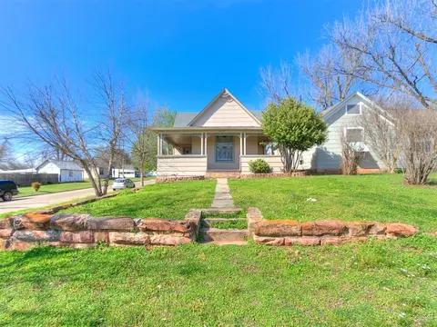 402 E Mansur Ave, Guthrie, OK 73044