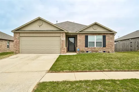 9704 Glover River Dr, Yukon, OK 73099