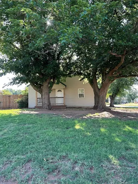 601 N Oklahoma St, Thomas, OK 73669