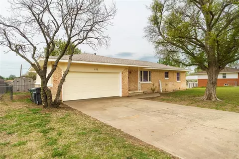 832 Mimosa Dr, Watonga, OK 73772 photo 3