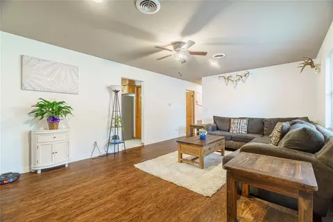 832 Mimosa Dr, Watonga, OK 73772 photo 4