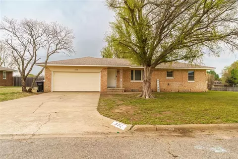 832 Mimosa Dr, Watonga, OK 73772