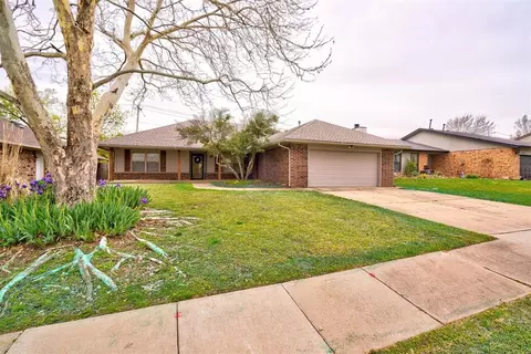 2406 Ripple Creek Ln, Edmond, OK 73012