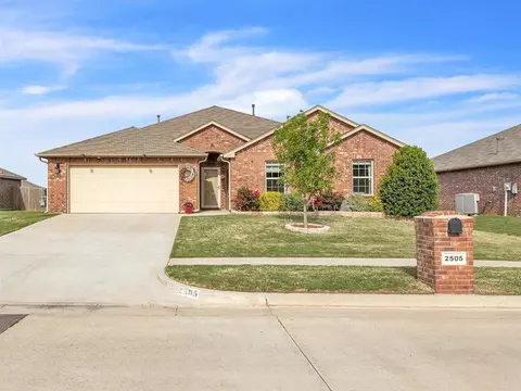 2505 Ressie Ln, Yukon, OK 73099