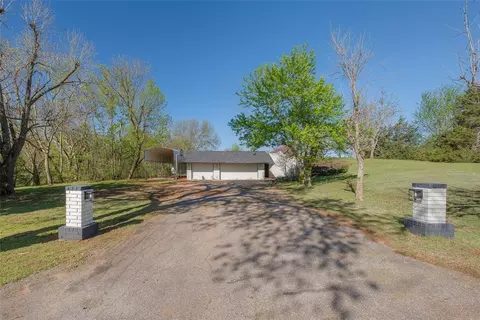 23125 Bob White Dr, Edmond, OK 73025