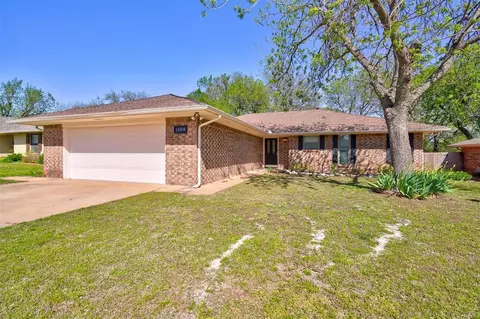 1408 Old Mill Rd, Moore, OK 73160
