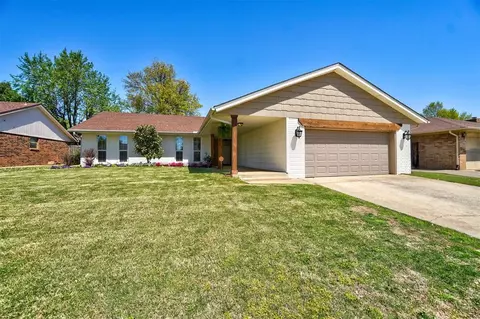 153 E Parkland Dr, Yukon, OK 73099