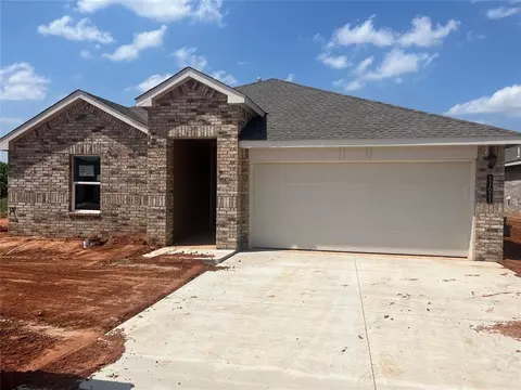 11621 SW 27th St, Yukon, OK 73099