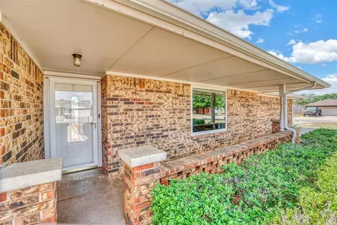 302 Maple St, Elk City, OK 73644
