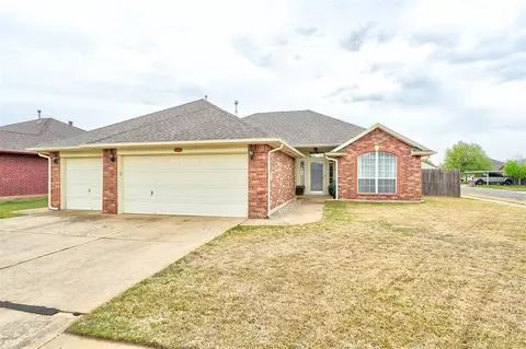 2925 SE 97th St, Moore, OK 73160
