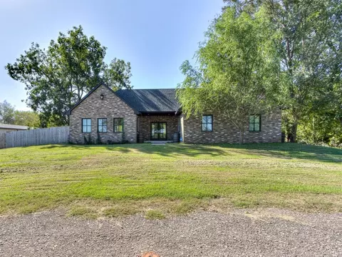 402 E Morehead Ave, Washington, OK 73093 photo 1