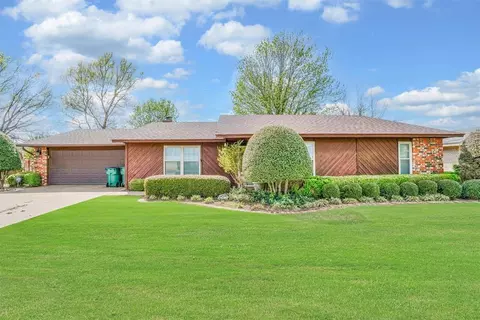 2003 N Honeysuckle Ave, Mangum, OK 73554
