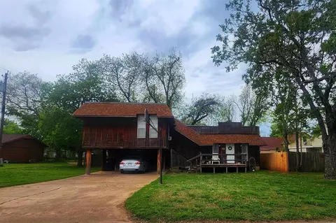 204 S 14th St, Chickasha, OK 73018